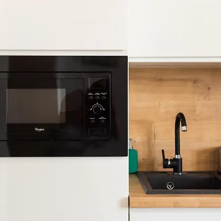 Centre High Floor View By Bookinghost