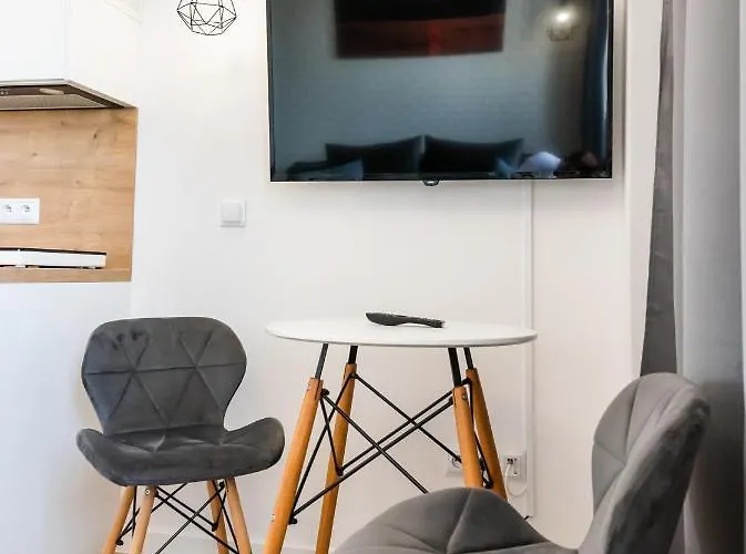 Centre High Floor View By Bookinghost * وارسو