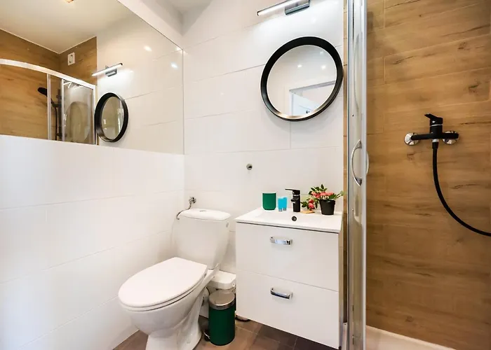 Centre High Floor View By Bookinghost * وارسو