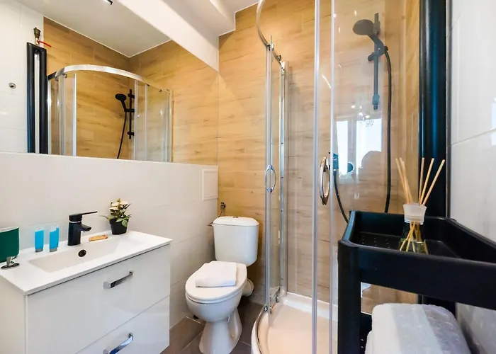 Centre High Floor View By Bookinghost شقة *