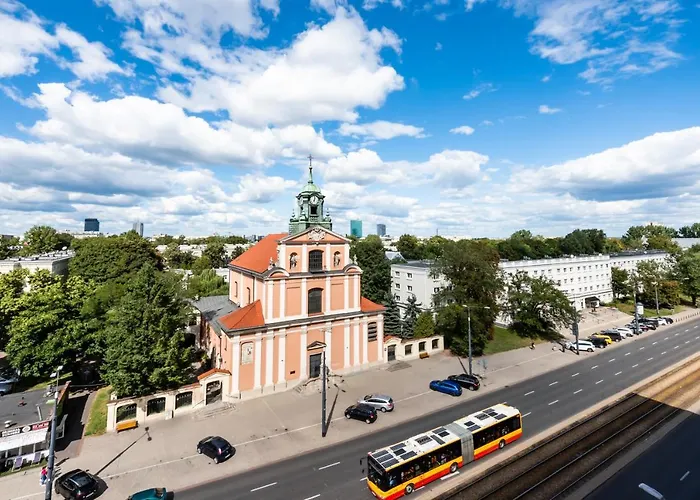Centre High Floor View By Bookinghost *