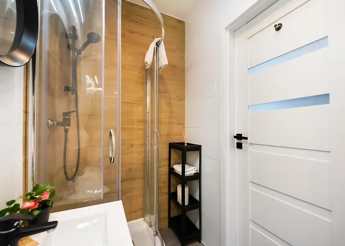 Centre High Floor View By Bookinghost وارسو