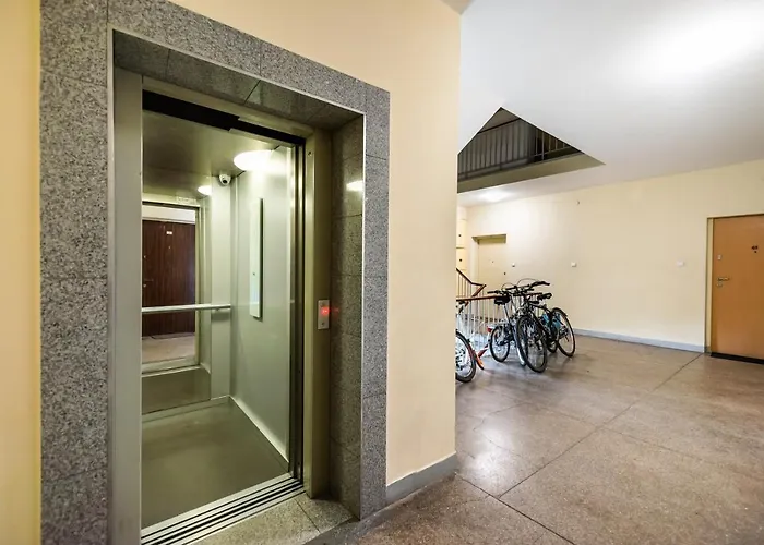 Centre High Floor View By Bookinghost