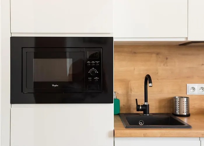 Centre High Floor View By Bookinghost