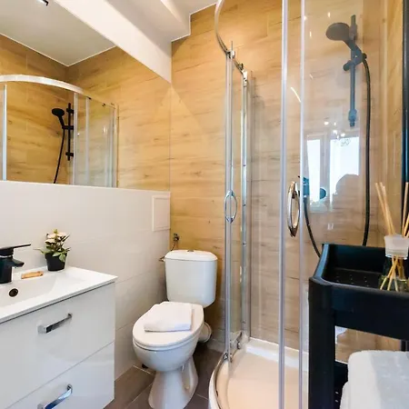 Centre High Floor View Apartment *