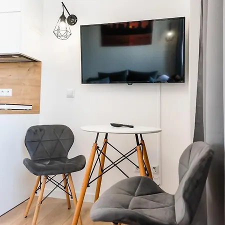 Centre High Floor View By Bookinghost * Varsó